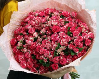 Букет из 35 кустовых роз 70 см в упаковке  small - 3